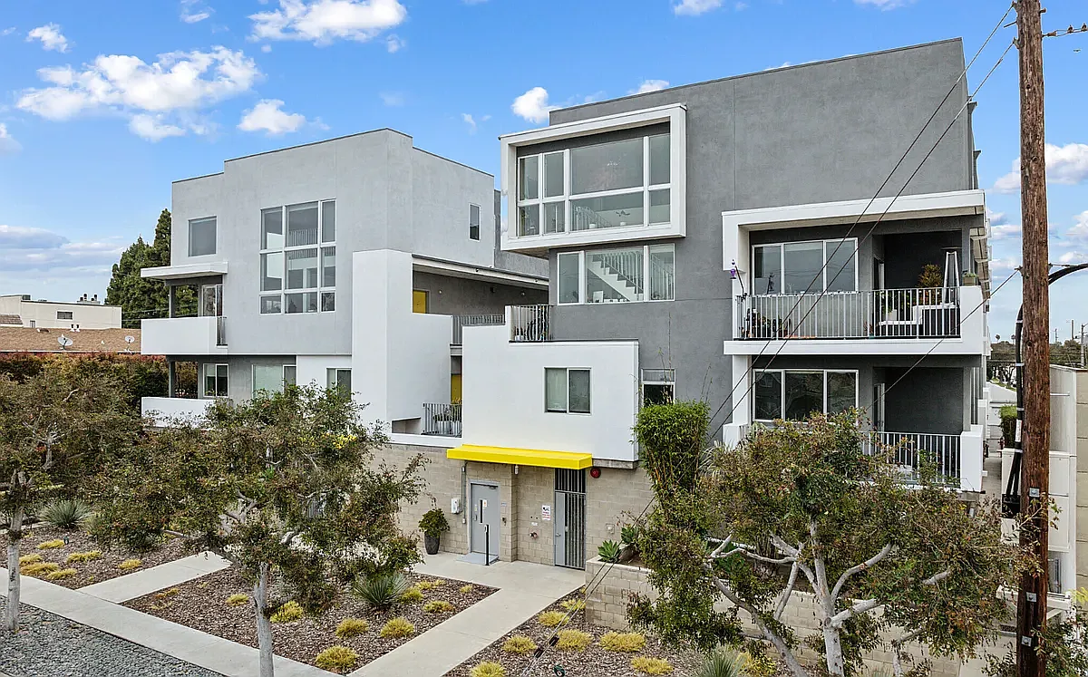 2 bed, 900 sqft, $2,995 — Photo 2