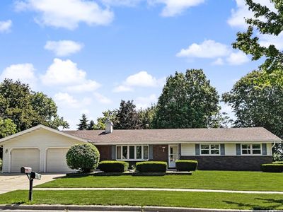 1075 S Silverbrook DRIVE, West Bend, WI, 53095