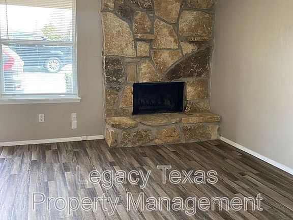 2nd image of 1409 Courtney Pl APT B