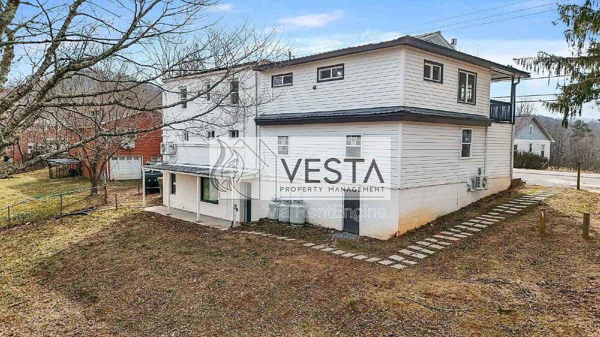 Building Photo - 2383 Dutch Cove Rd #3