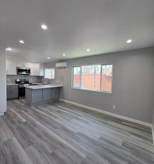 5353 1/2 S Harcourt Ave — Photo 11