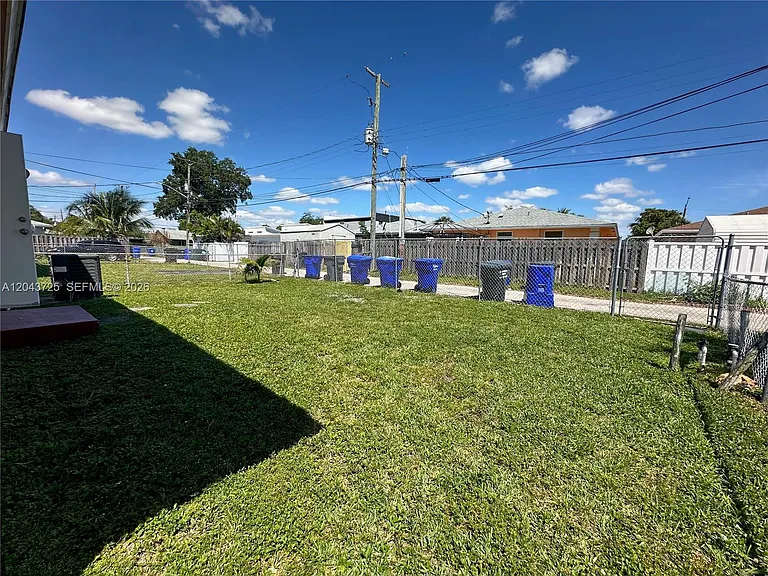 2235 Farragut St — Photo 13