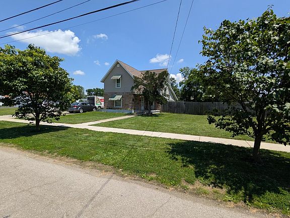 3rd image of 472 Patterson St
