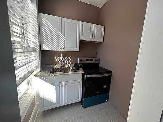 3rd image of 716 De Graw St #Top