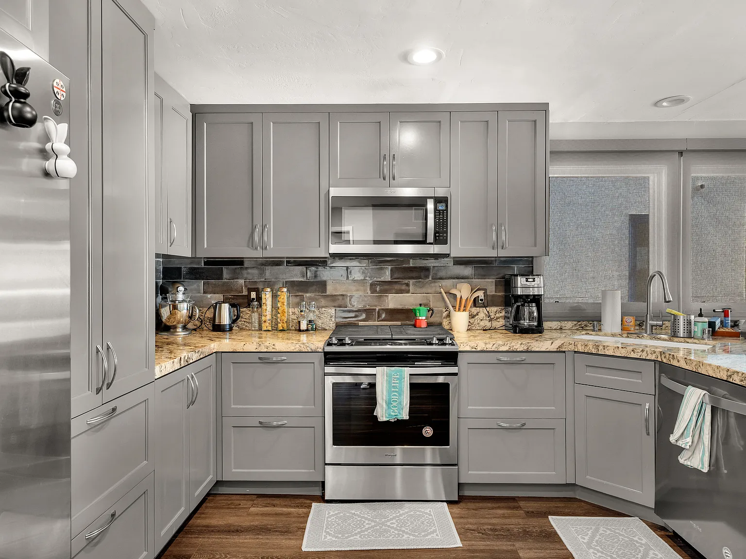 3 bed, 2.5 bath, 1474 sqft, $6,800 — Photo 3