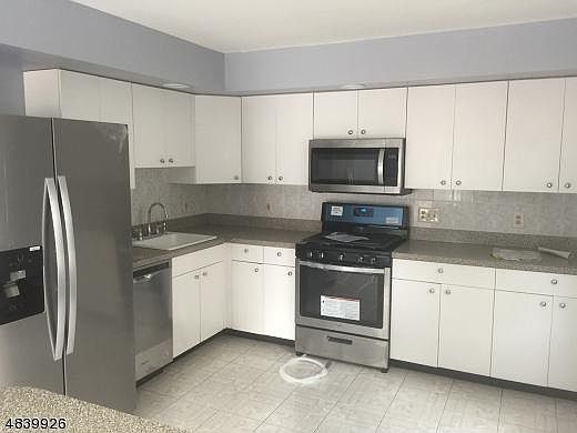 3rd image of 10 Orange St