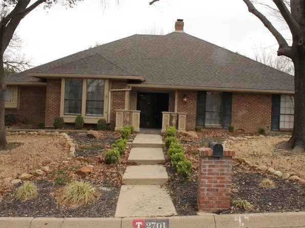 2701 Shadow Dr W, Arlington, TX 76006