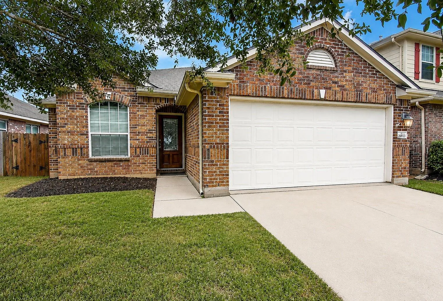 3 bed, 2.0 bath, 1568 sqft, $2,050 — Photo 2