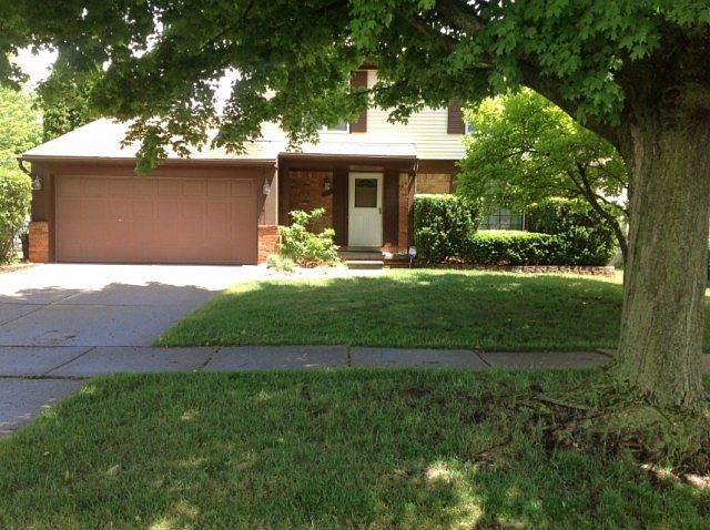 1st image of 207 Fairhills Dr