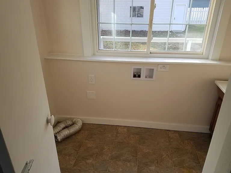 2431 Dillman St — Photo 17