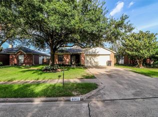 8311 Woodland Willows Dr, Houston, TX 77083