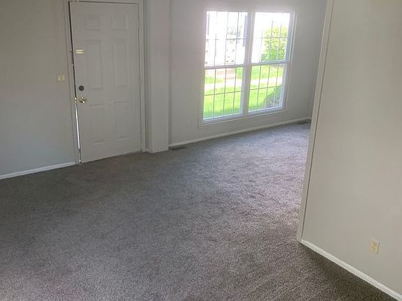 2nd image of 7 Revere Ln