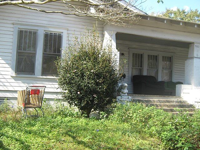 2nd image of 500 S Appletree St