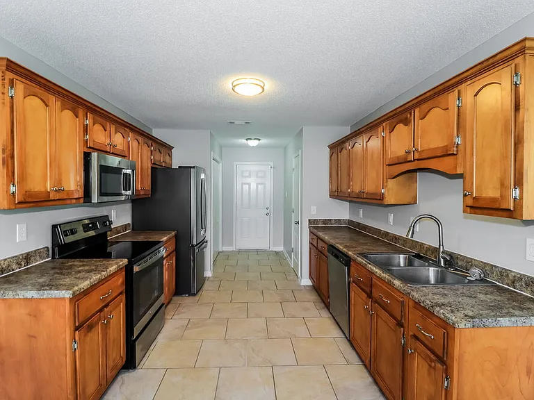 205 Cameron Dr — Photo 8