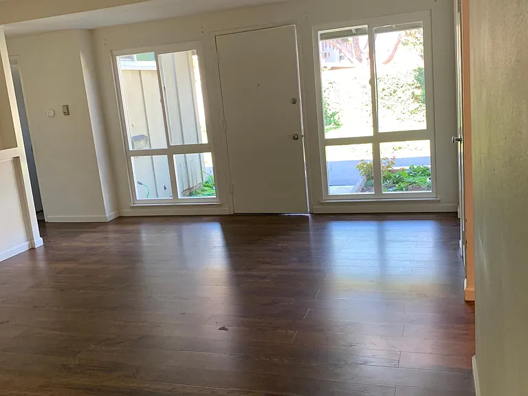 1219 E 1st St — Photo 3