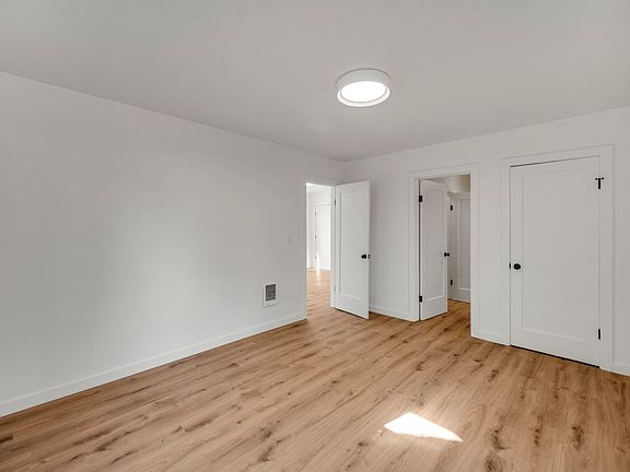 4th image of 408-410 SW Elmwood Ave