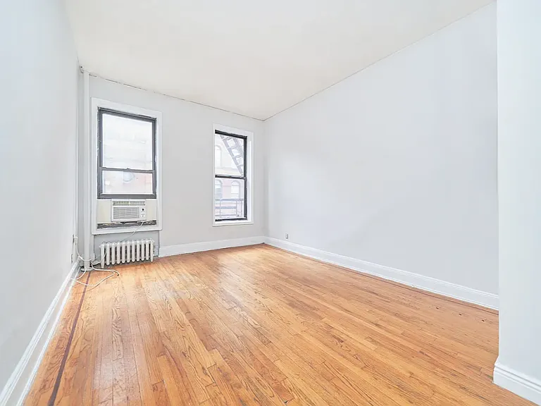 331 W 43rd St #2A — Photo 2