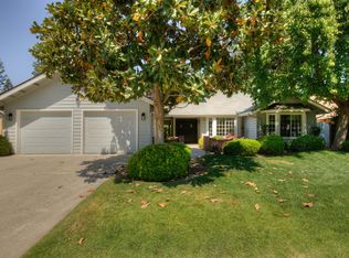 916 E Foxhill Dr, Fresno, CA