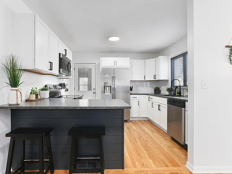 10401 Maple Dr — Photo 6