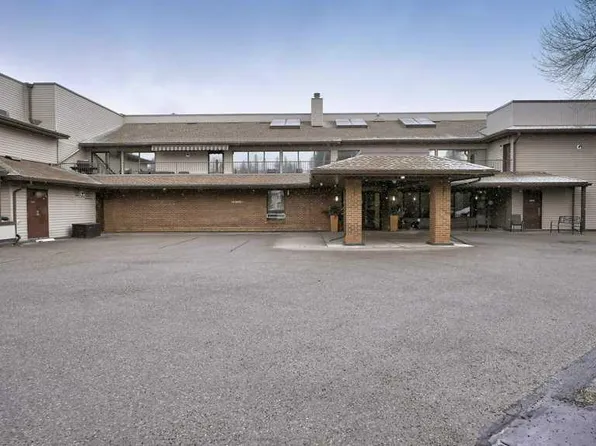 2425 W 90th Ave SW #324, Calgary, AB T2V 4X8