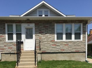 876 W Chicago St, Elgin, IL 60123