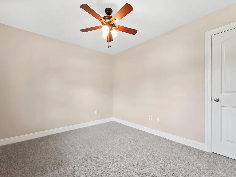 1359 Town Home Dr — Photo 4