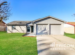 608 Normandy Ln, Saginaw, TX 76179