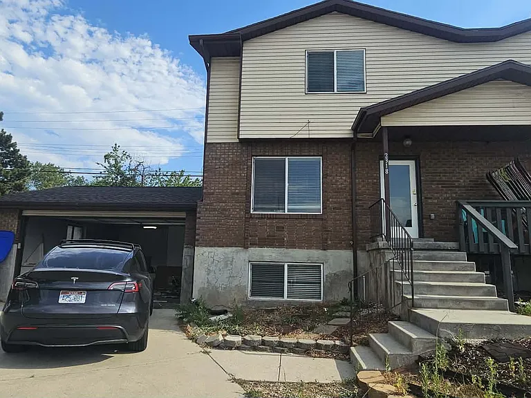 2318 E Claybourne Ave — Photo 1