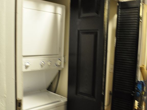 3rd image of 2535 W Berwyn Ave APT 1