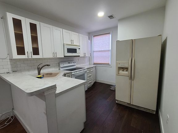 2nd image of 4162 N Marshall St #1