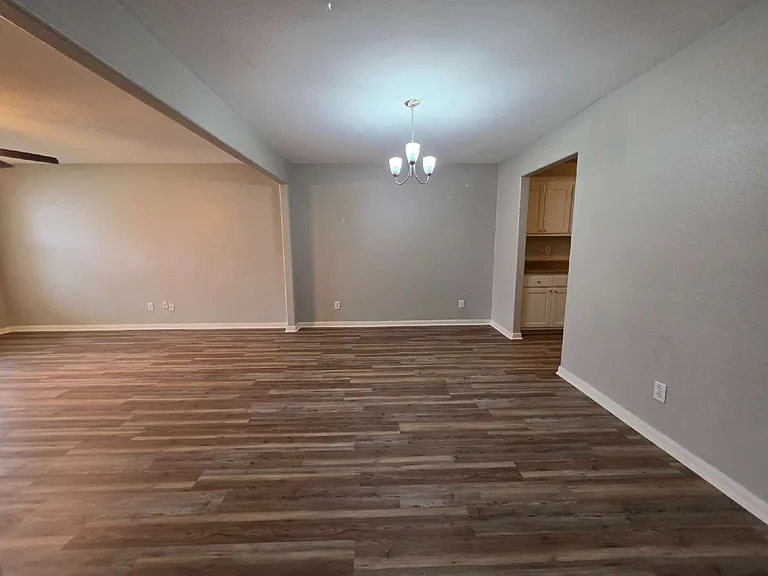 7202 Montgomery Dr — Photo 5