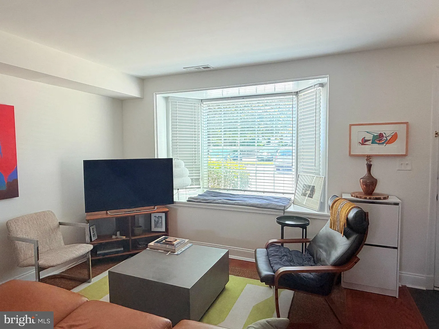 3 bed, 1.5 bath, 835 sqft, $3,150 — Photo 4