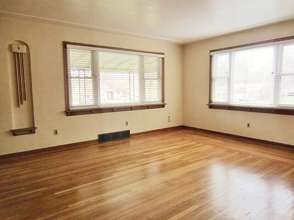 5th image of 129 Forest Hill Dr