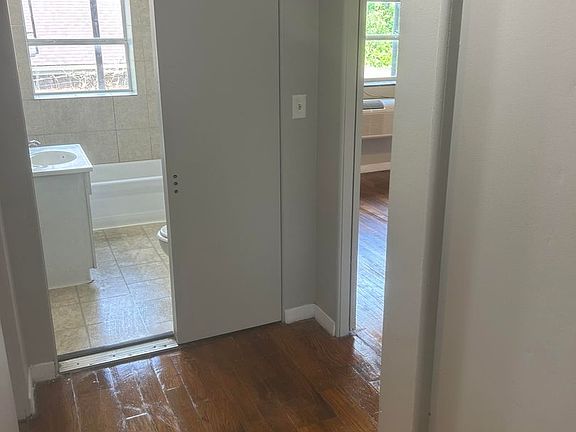 4th image of 309 W Locust St #1B