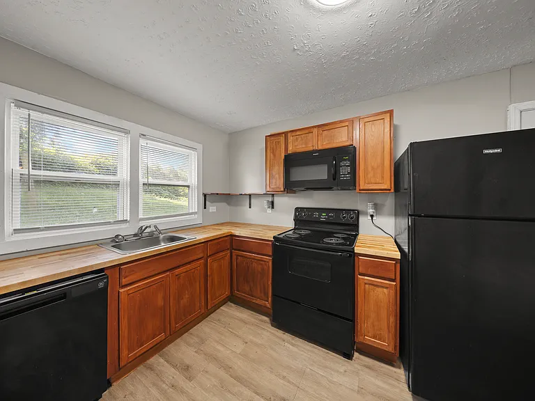 7149 Hotchkiss Valley Rd E — Photo 5