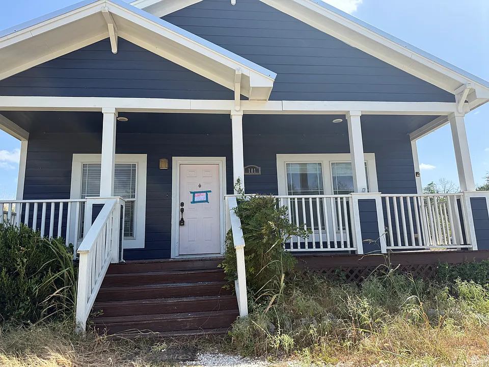 101 Nathan Ln