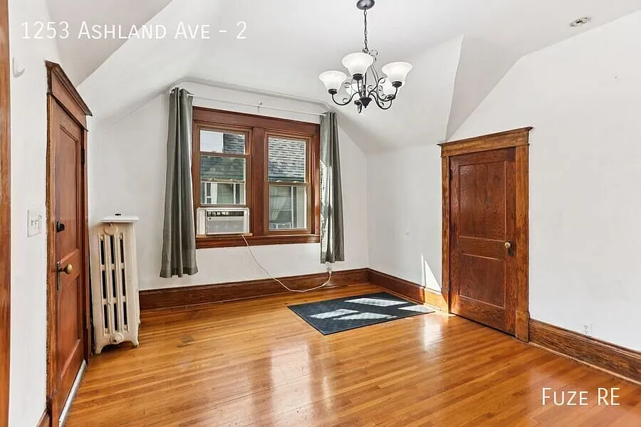 * Move-In Special! * Charming 1 Bedroom in Desirable St. Paul Neighborhood - Available Now! — Photo 4