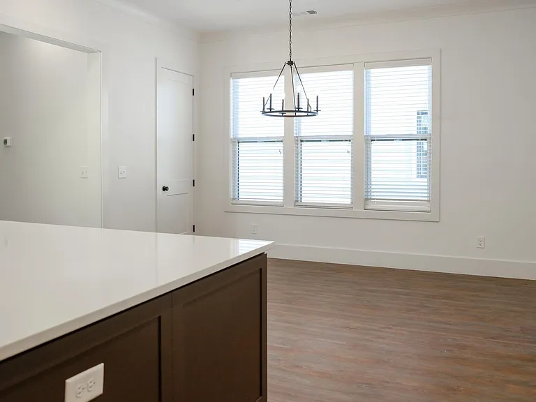 2828 Valley Rd — Photo 11