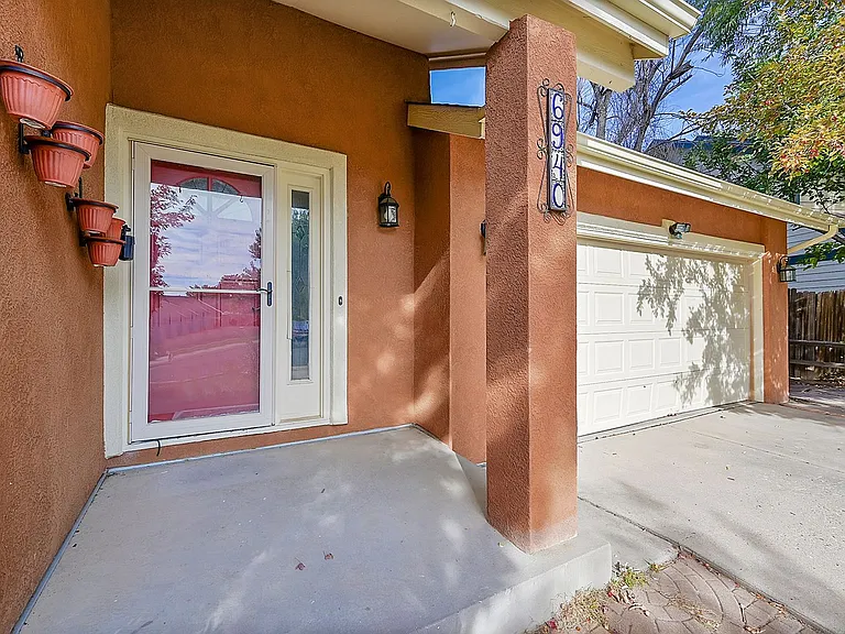6940 Meadowwood Pl — Photo 2