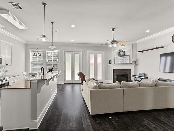 3rd image of 564 Oak Glen Dr