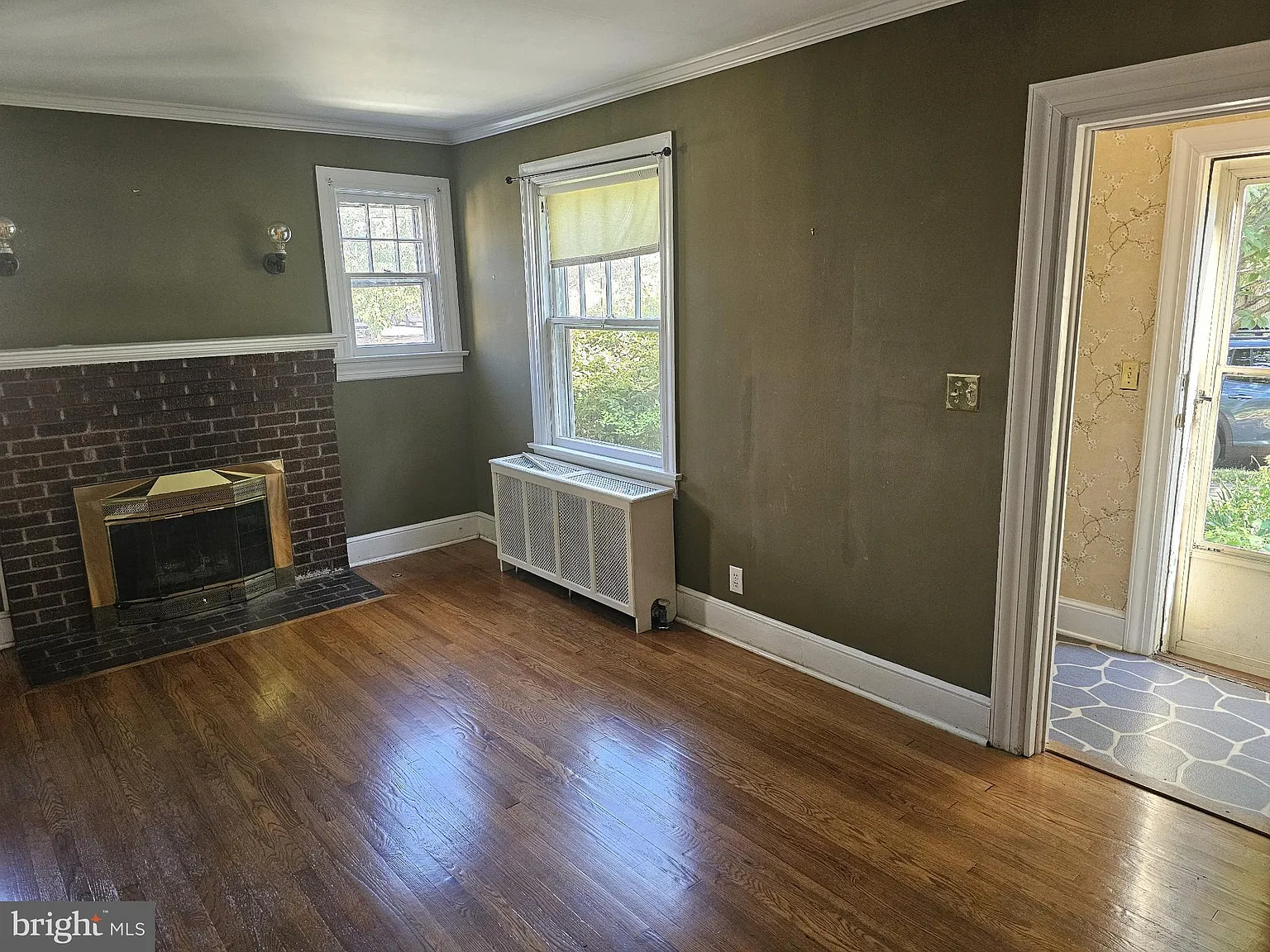 3 bed, 1.5 bath, 1018 sqft, $2,295 — Photo 3