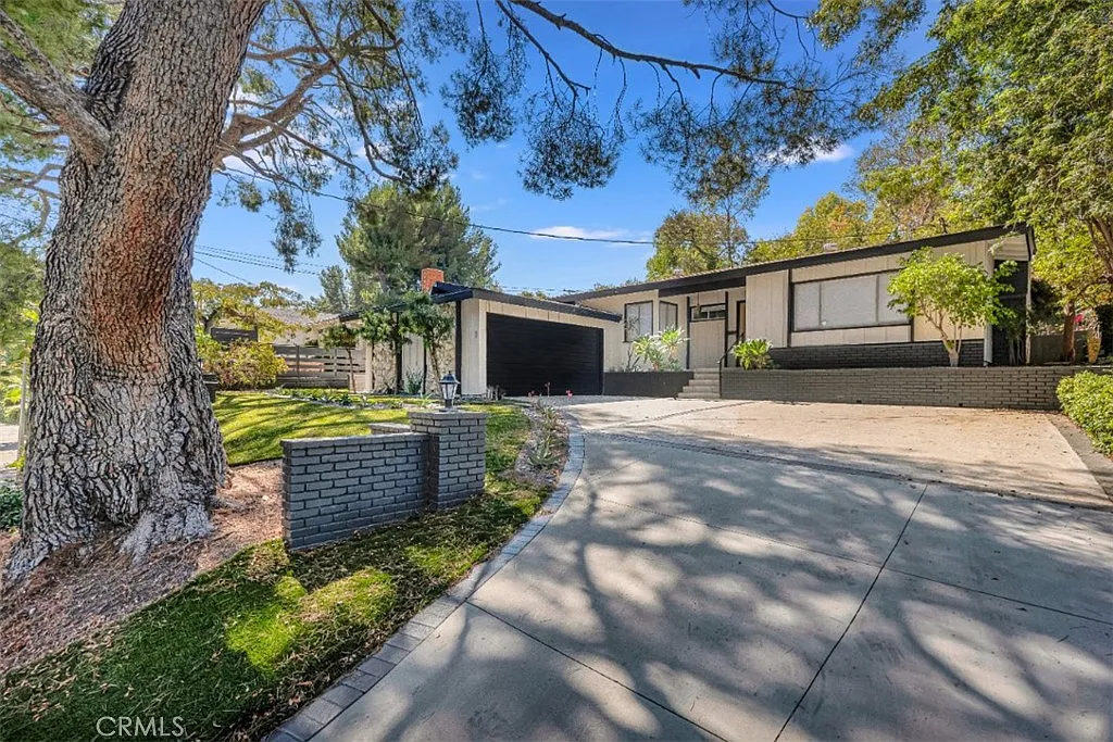 5 bed, 2114 sqft, $5,250 — Photo 1