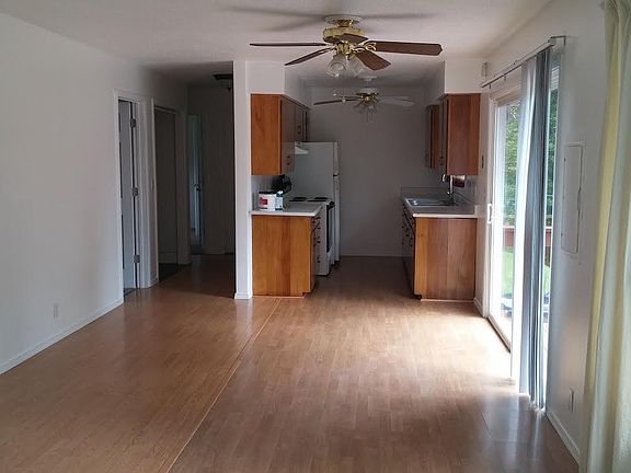 3rd image of 905 Clydesdale Ln
