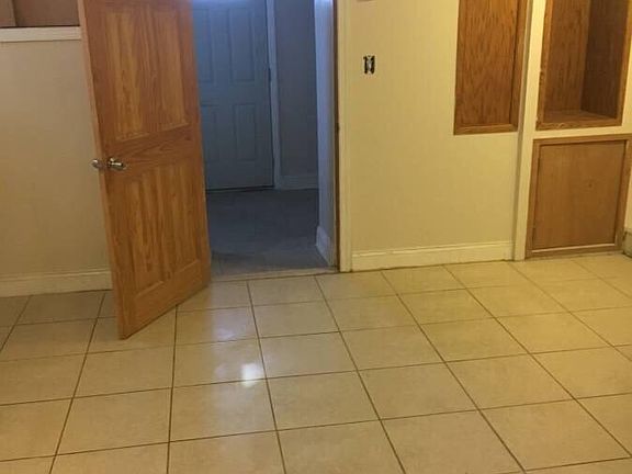 4th image of 2717 Throop Ave
