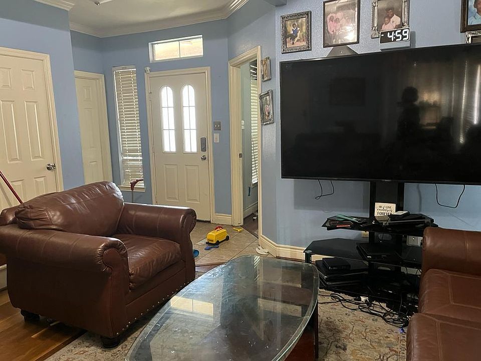 1st image of 7126 Sun Village Dr