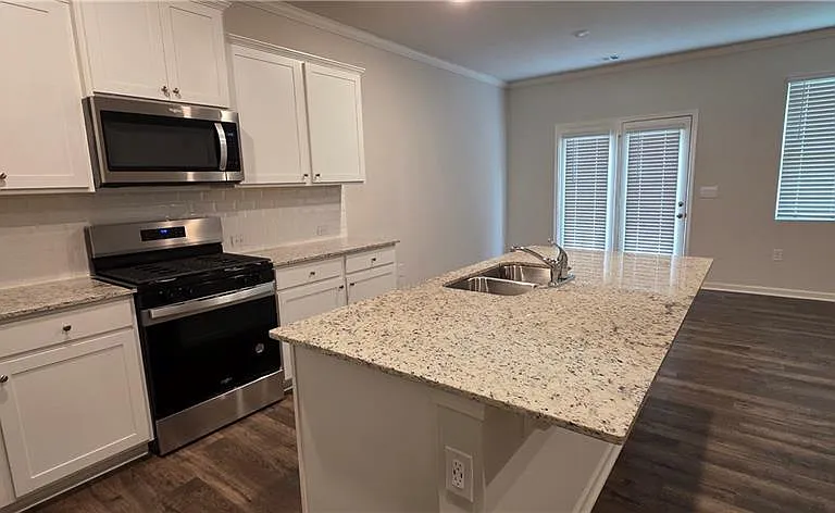 3370 Greyton Dr — Photo 4