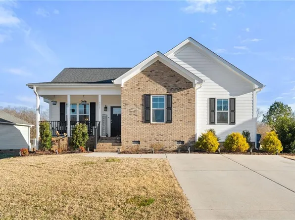 758 Aspenwood Dr, Graham, NC 27253