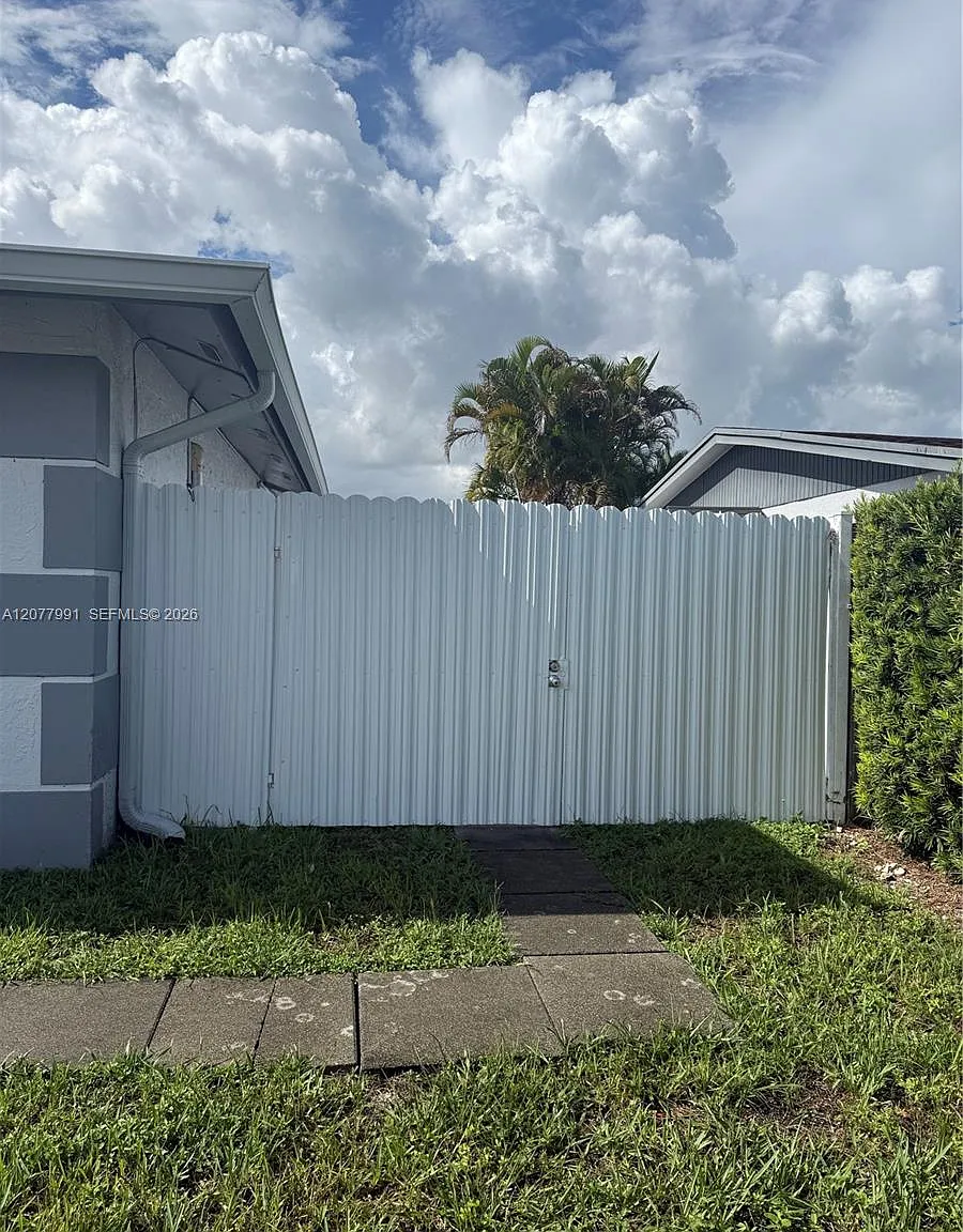 Winston Park Unit 7 — Photo 3