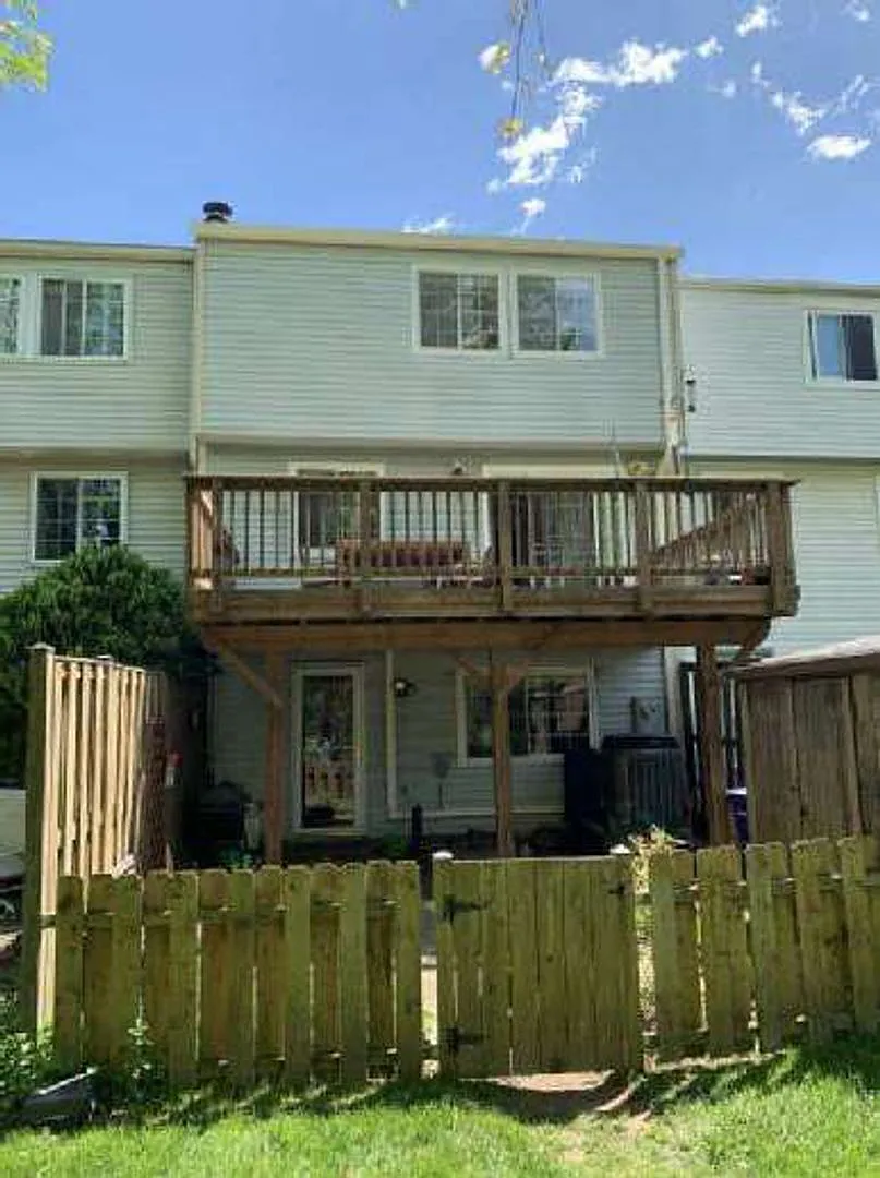 This elegant residence features three spacious bedrooms, two full bathrooms, and two half bathroo... — Photo 2