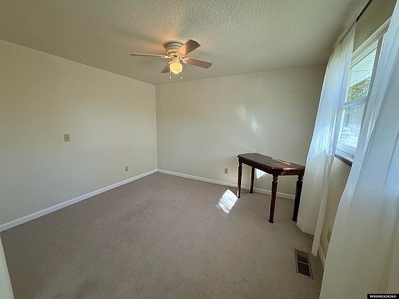 4th image of 710 Central St
